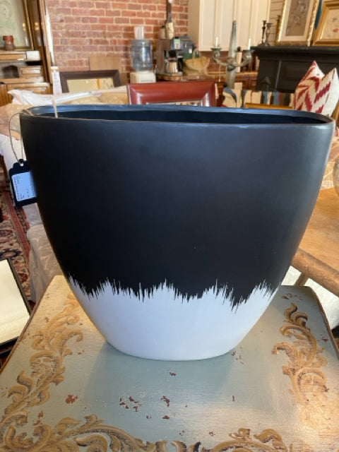 Skyline Wide Black and White Porcelain Vase